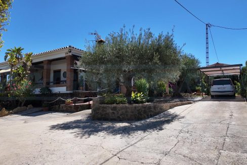 Finca-rustica-3dorm-2banos-piscina-alhaurin-el-Grande-Magnificasa-view-house-driveway