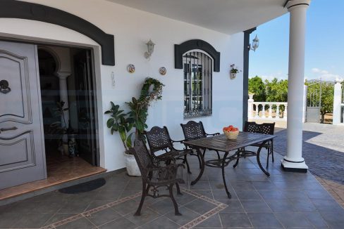 Villa-Ambiento-10-bedrooms-7-bathrooms-Alhaurin-de-La-Torre-view-main-entrance-Magnififcasa