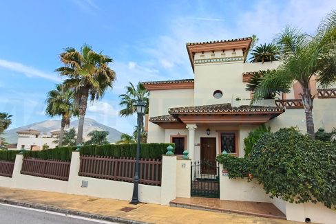 Townhouse-4bedrooms-3bathrooms-entrance-gate-Coin-Alhaurin-el-Grande
