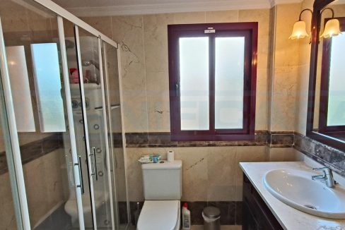 Townhouse-4bedrooms-3bathrooms-view-guest-bathroom-Coin-Alhaurin-el-Grande