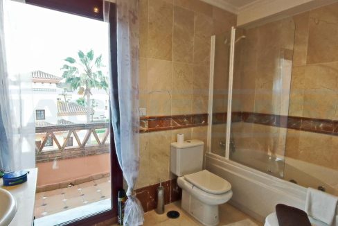 Townhouse-4bedrooms-3bathrooms-view-master-bathroom-Coin-Alhaurin-el-Grande