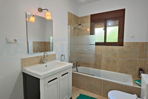 Villa-3bed-2bath-view-bathroom1-house-Alhaurin-el-Grande