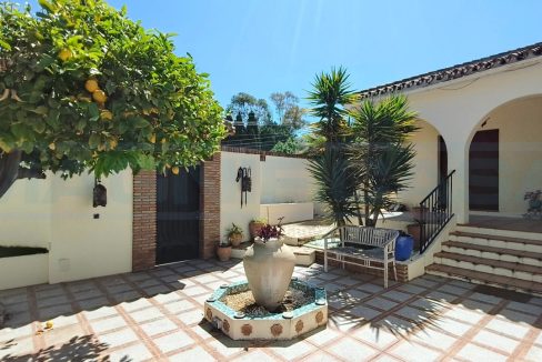 Villa-3bed-2bath-view-patio-entrance-gate-Alhaurin-el-Grande
