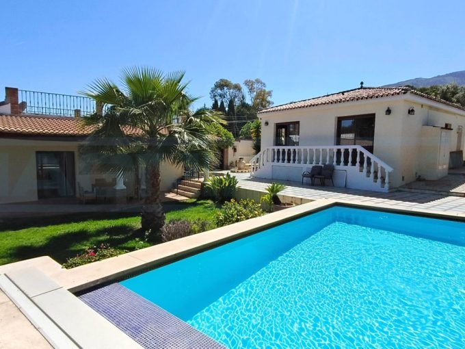 Chalet 3dormitorios 2banos piscina jardin casa de invitados y piscinag Alhaurin el Grande
