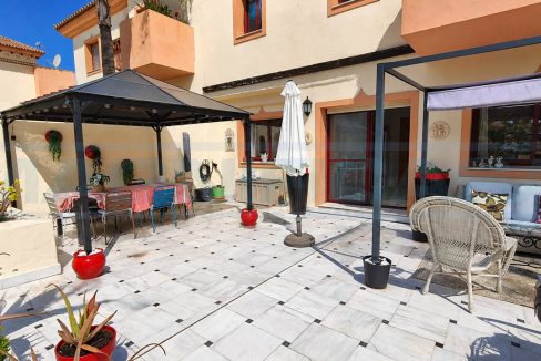 Townhouse-5-bedrooms-4-bathroom-terrace-view-backside-Coin-Malaga