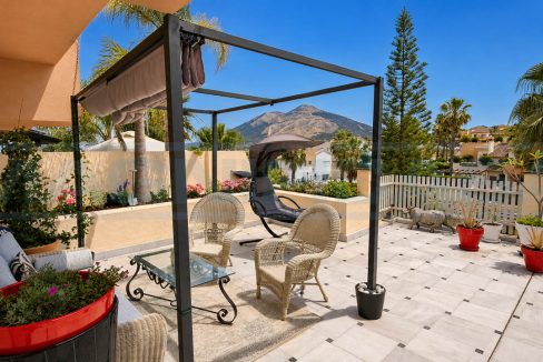 Townhouse-5-bedrooms-4-bathroom-view-terrace-backside-Coin-Malaga