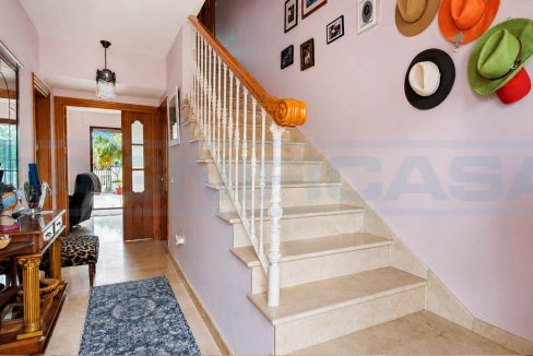 Townhouse-5-bedrooms-4-bathroom-with-Mountain-View-entrance-hall-house-Malaga