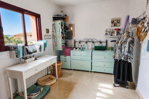 Townhouse-5-bedrooms-4-bathroom-with-Mountain-View-guest-bedroom-main-house-Coin-Malaga