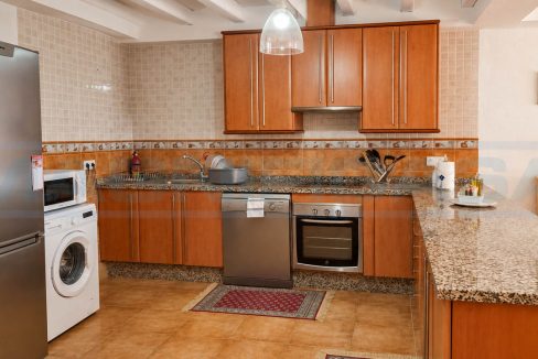 Townhouse-5-bedrooms-4-bathroom-with-Mountain-View-kitchen-basement-Coin-Malaga