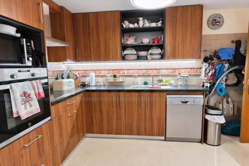 Townhouse-5-bedrooms-4-bathroom-with-Mountain-View-kitchen-main-house-Coin-Malaga