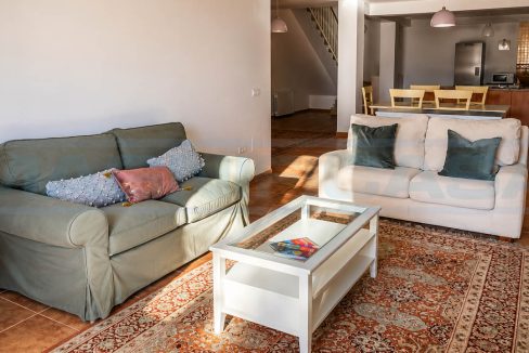 Townhouse-5-bedrooms-4-bathroom-with-Mountain-View-livingroom-kitchen-basement-Coin-Malaga