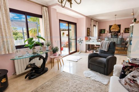Townhouse-5-bedrooms-4-bathroom-with-Mountain-View-livingroom-office-main-house-Coin-Malaga