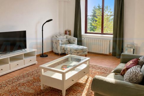 Townhouse-5-bedrooms-4-bathroom-with-Mountain-View-livingroom-window-basement-Coin-Malaga