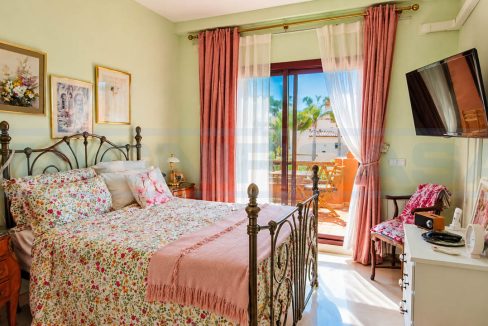 Townhouse-5-bedrooms-4-bathroom-with-Mountain-View-master-bedroom-main-house-Coin-Malaga