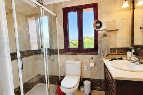 Townhouse-5-bedrooms-4-bathroom-with-Mountain-View-second-guest-bathroom-main-house-Coin-Malaga