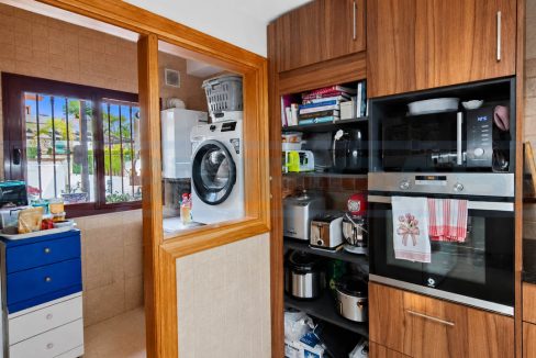 Townhouse-5-bedrooms-4-bathroom-with-Mountain-View-sidekitchen-main-house-Coin-Malaga