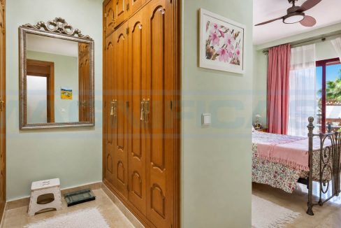 Townhouse-5-bedrooms-4-bathroom-with-Mountain-View2-master-bedroom-main-house-Coin-Malaga