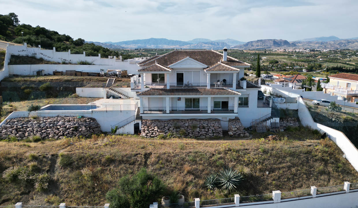 Villa 5 bedrooms 3 bathrooms pool terraces Alhaurin el Grande Magnificasa